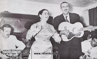 Η ʼννα Χρυσάφη, ο Βασίλης Τσιτσάνης, ο Γιάννης Σαλασίδης κι ο Γιάννης Παπαϊωάννου, στο "Φαληρικό" (1952)
