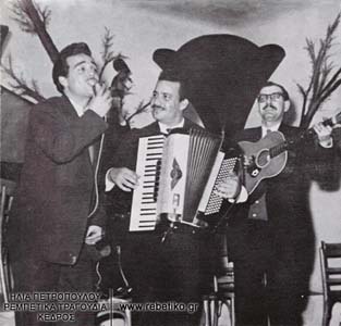 Πέτρος Αναγνωστάκης, Σταύρος Χατζηδάκης κι ο Σπύρος Καλφόπουλος (Αθήνα, 1958)