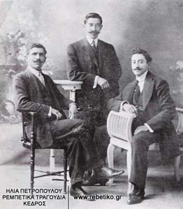 Ο Νίκος Αρμάος (δεξιά), με τον αδερφό του Τζούλιο και κάποιον φίλο στην Ισταμπούλ το 1913